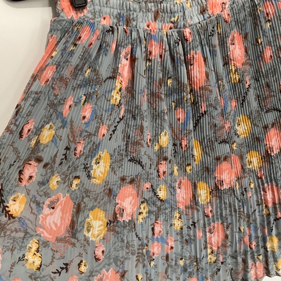 NWOT pleated midi skirt - Picture 2 of 5